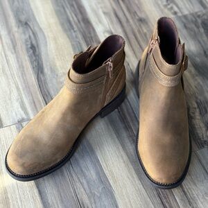 Clarks women ankle boots, never worn